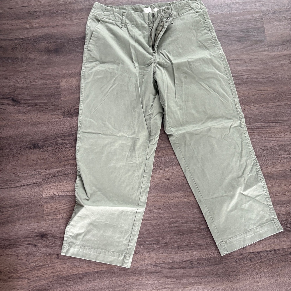 Army green capri